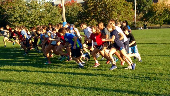 The finals of the 2016 IM cross-country race won by Davenport College for the men's division and Berkeley College for the women's division. 
